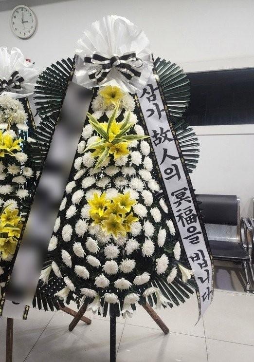 근조 3단화환 기본 · 경남 창원시 · 2026년 7월 실제 배송 완료 사진 2