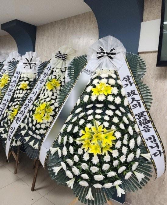 근조 3단화환 고급 · 경남 함안군 · 2026년 7월 실제 배송 완료 사진 1