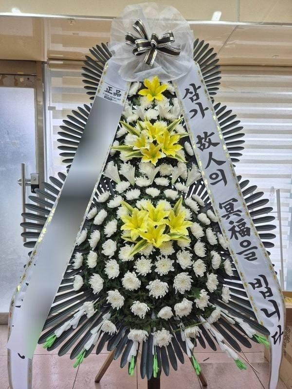 근조 3단화환 고급 · 경기 수원시 · 2026년 8월 실제 배송 완료 사진 3